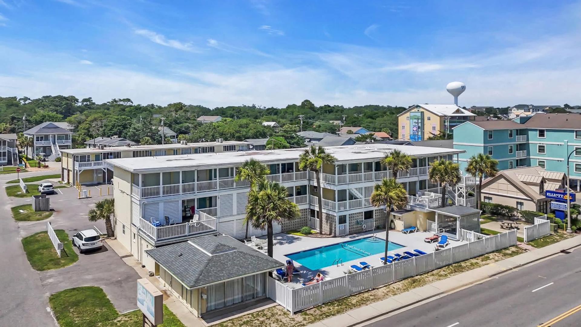 Ocean Blvd Paradise Steps to Beach w Pool and Grill
