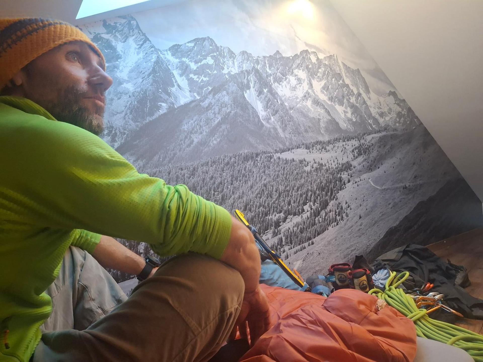 Single Room with Shared Shower and Toilet