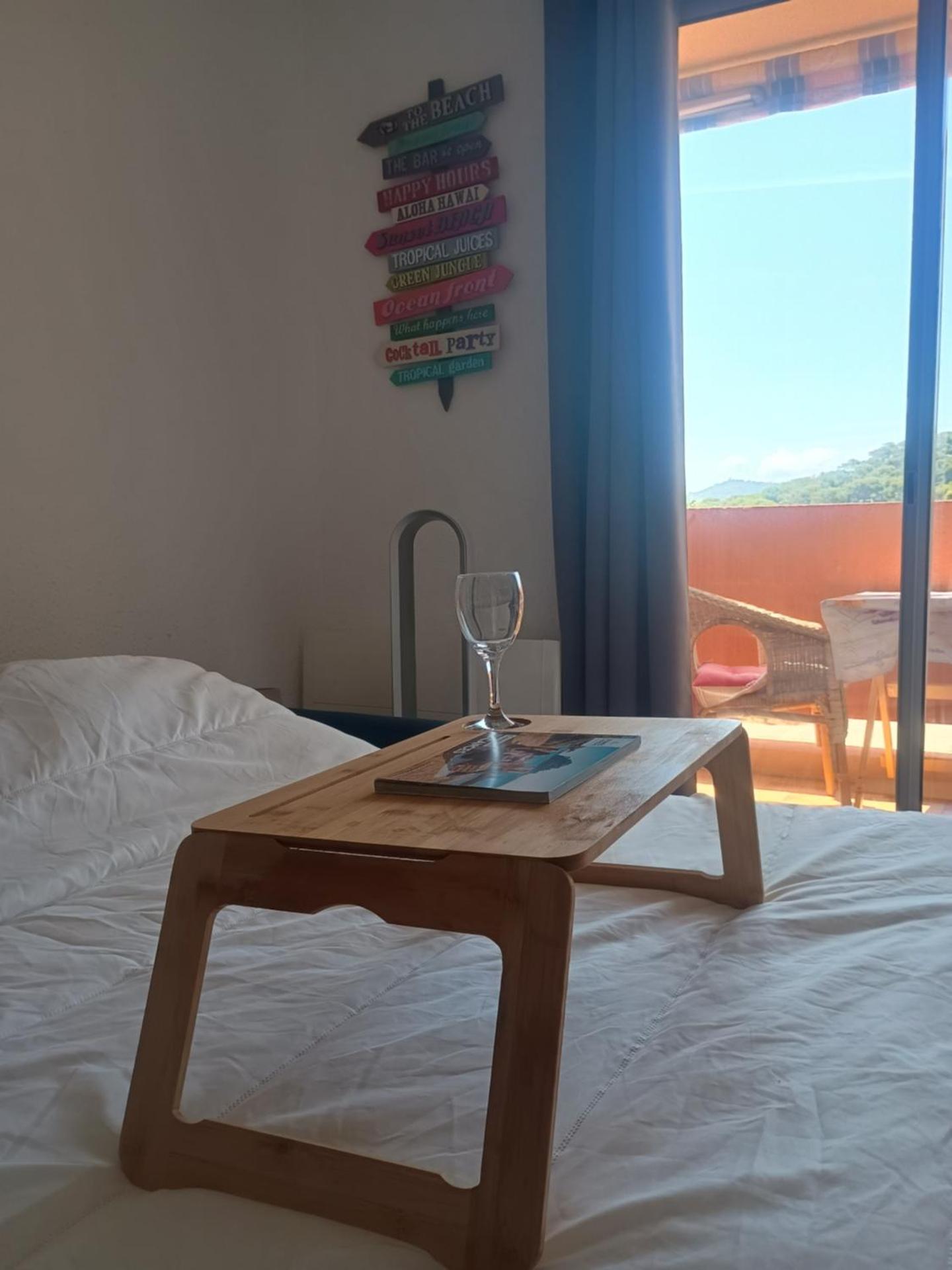 Peaceful Seaview Apartment with Beach & Pool Access, Air Conditioning