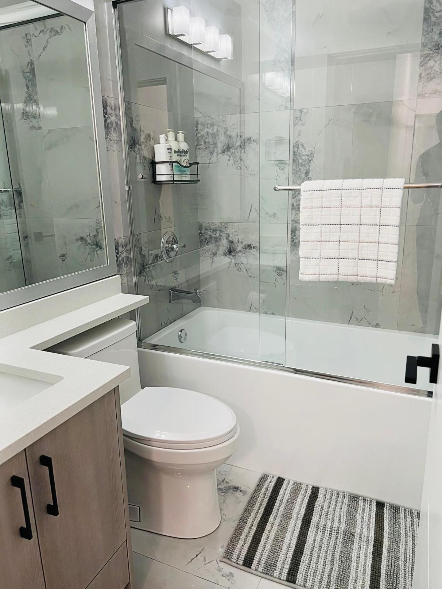 New and Modern 1 bedroom suite near beach