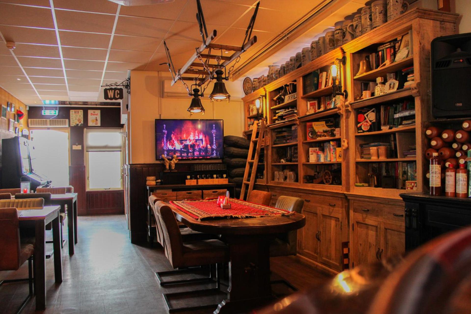 Communal lounge/ TV room