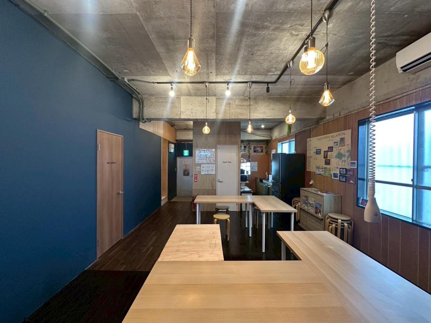 Communal lounge/ TV room