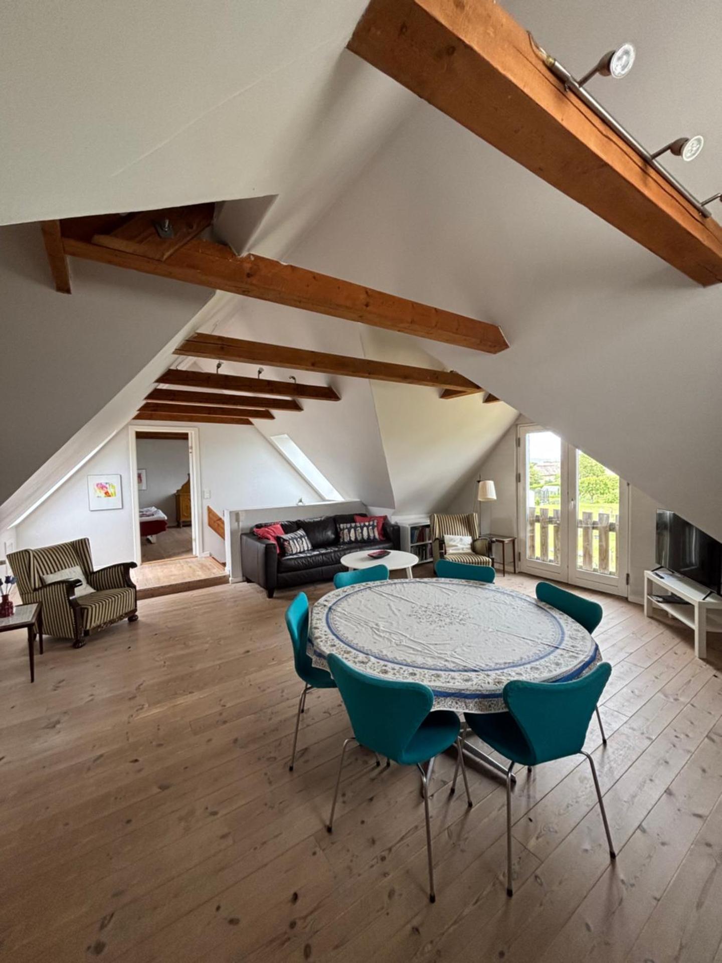 Stutteri Ahl near beach and town