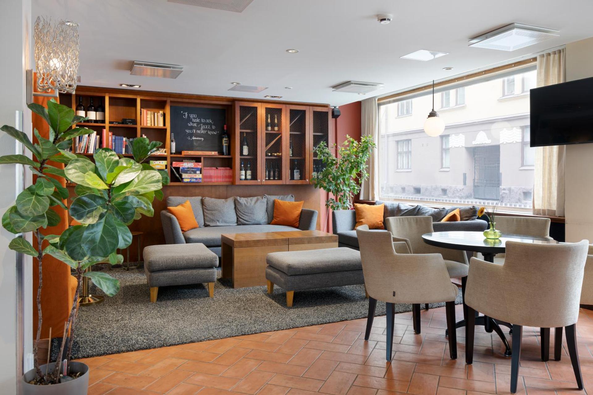 Communal lounge/ TV room