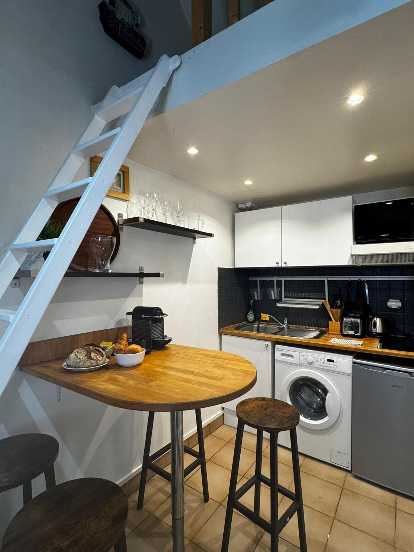 Kitchen or kitchenette