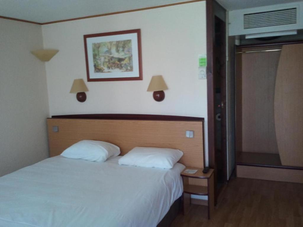 Standard Room - 1 Double Bed