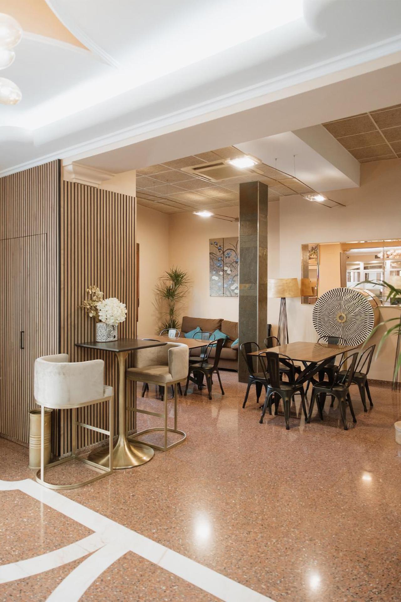 Communal lounge/ TV room