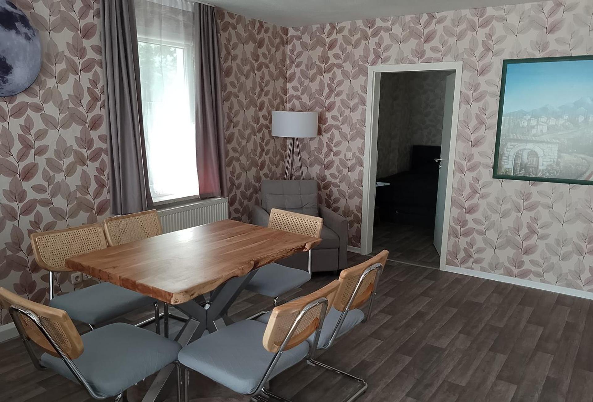 Nähe Plohn Park - FEWO mit Spielzimmer und Balkon sowie Doppelzimmer mit eigenem Bad