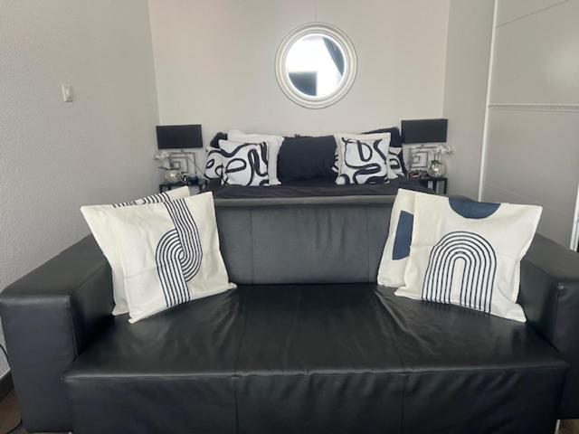 Executive Suite Top Location & Fast Free Wi-Fi & AC & Parking