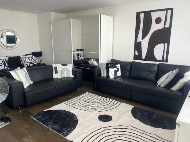 Executive Suite Top Location & Fast Free Wi-Fi & AC & Parking