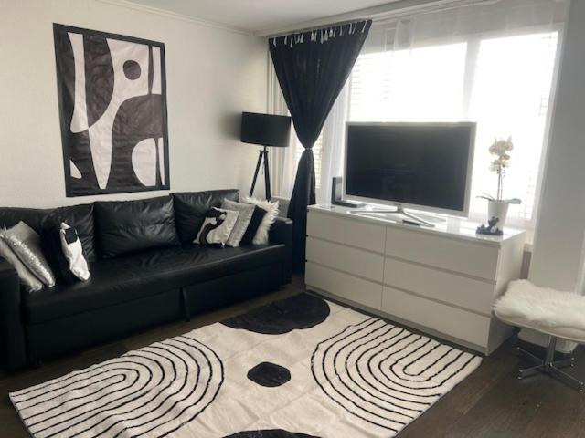 Executive Suite Top Location & Fast Free Wi-Fi & AC & Parking