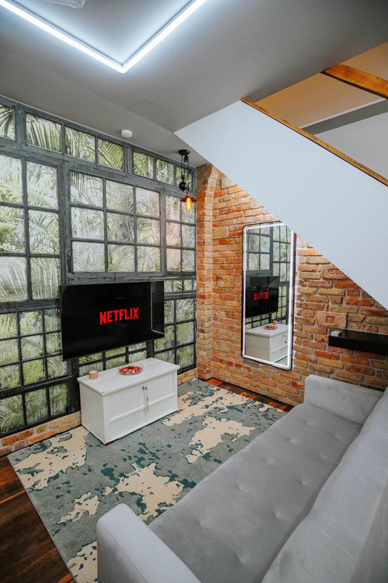 Communal lounge/ TV room