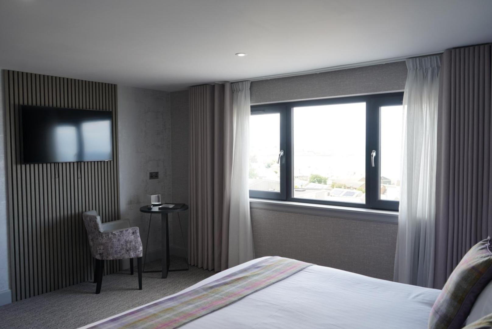 The Knowes Hotel & Restaurant