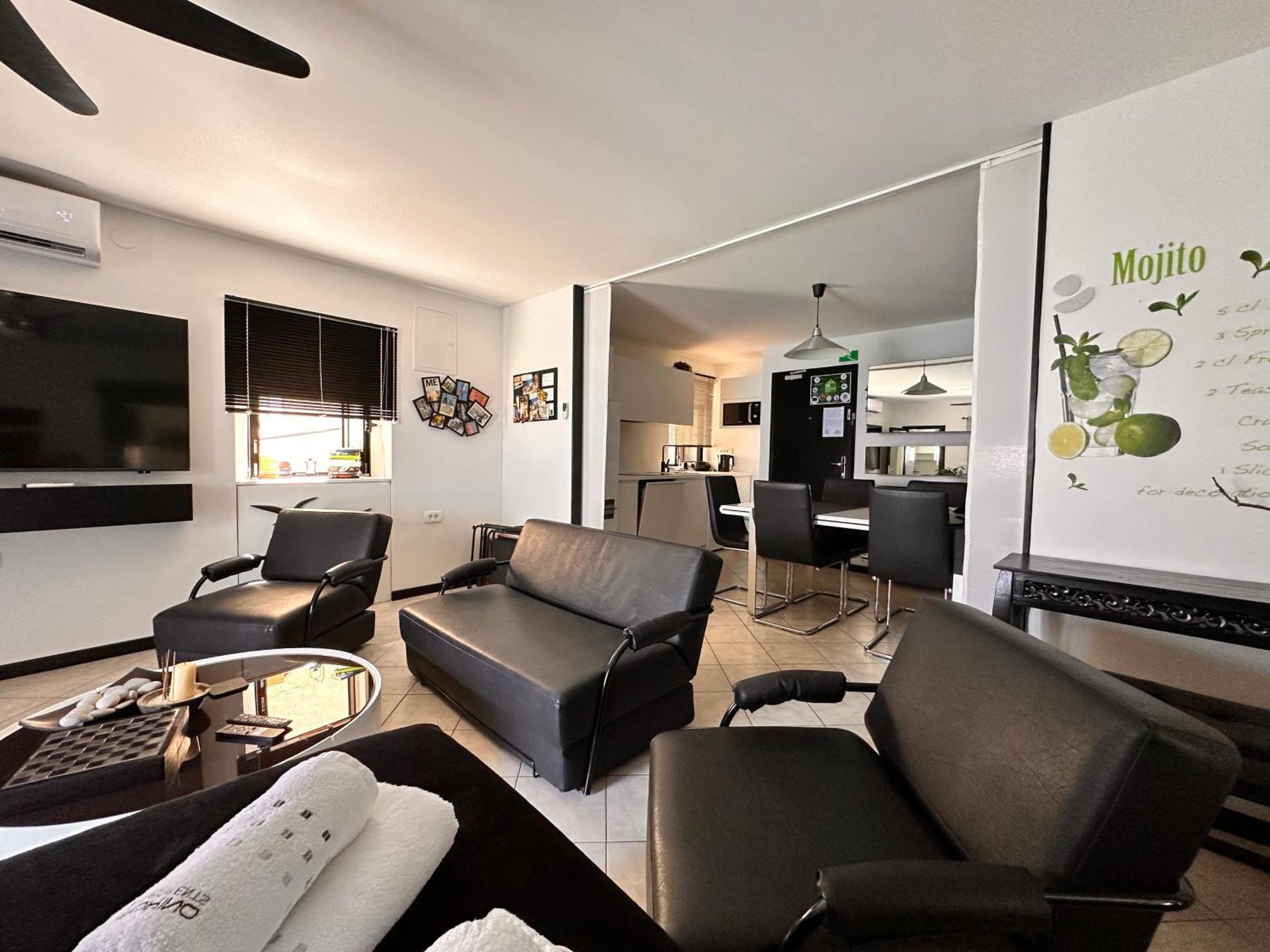 Communal lounge/ TV room