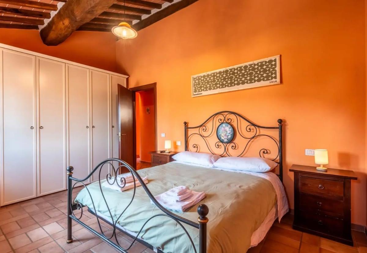 Private Tuscan Villa with Stunning Hill Views