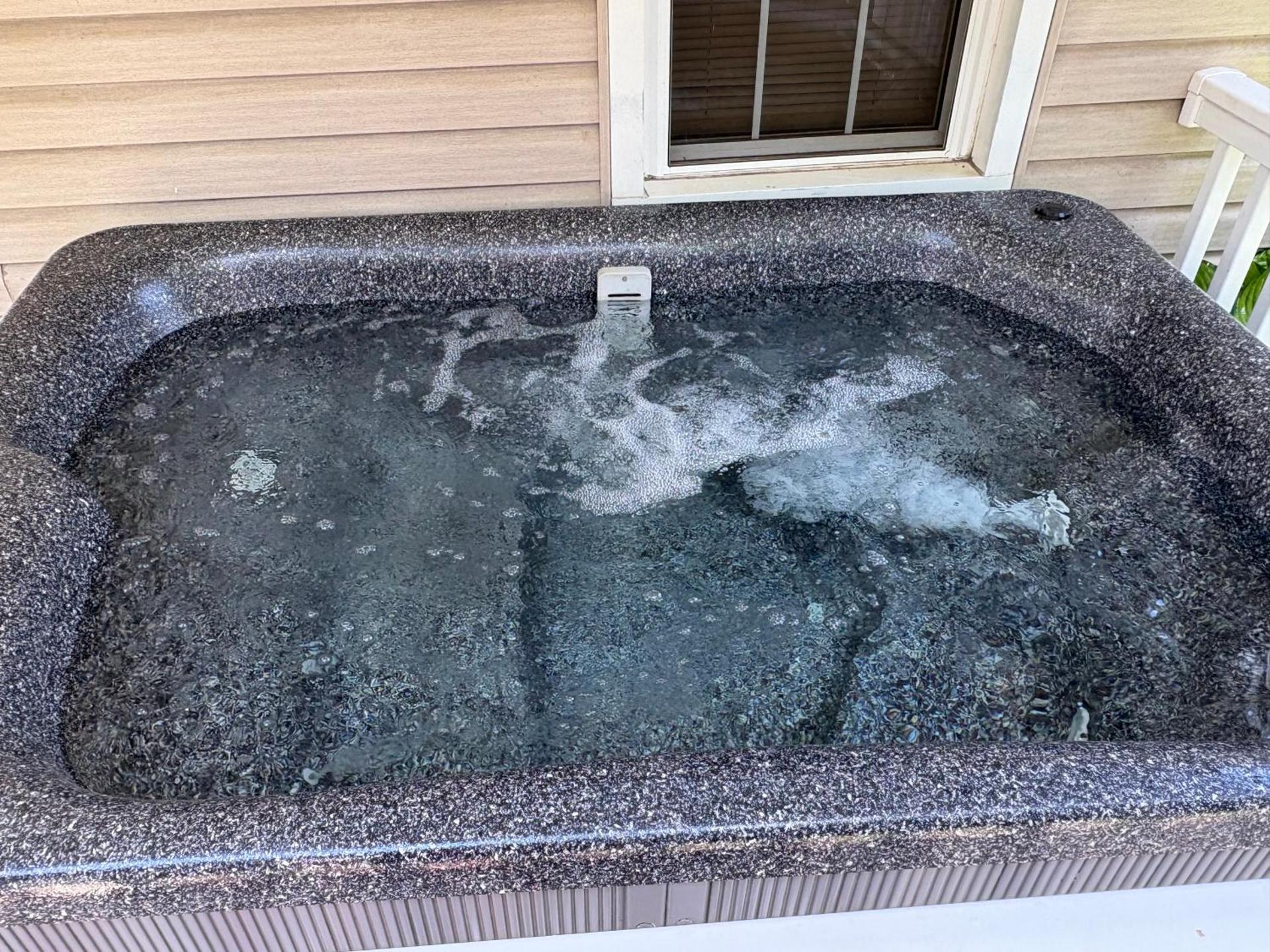 Stay In Ohiopyle in town by the GAP trail, hot tub