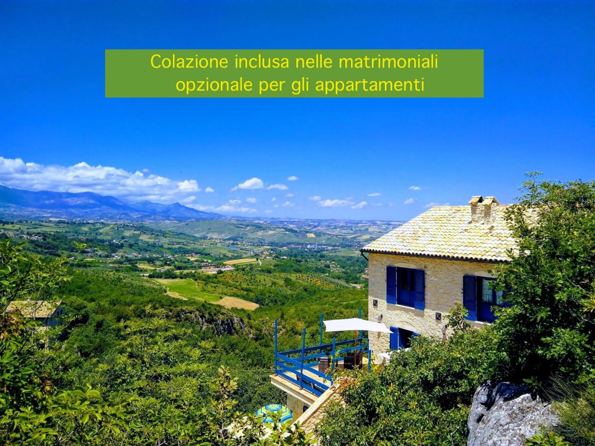 La casa dalle finestre blu