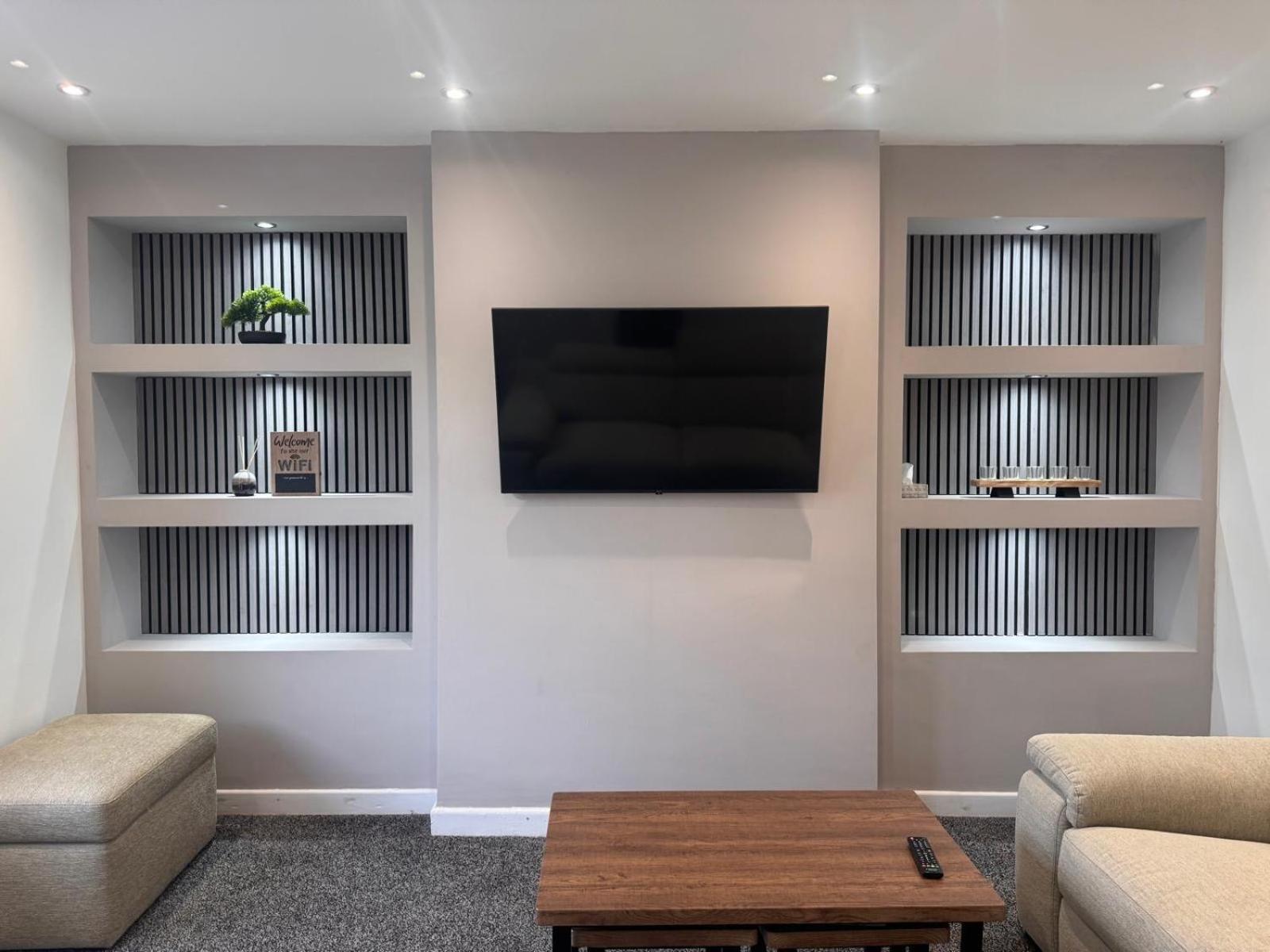 Communal lounge/ TV room