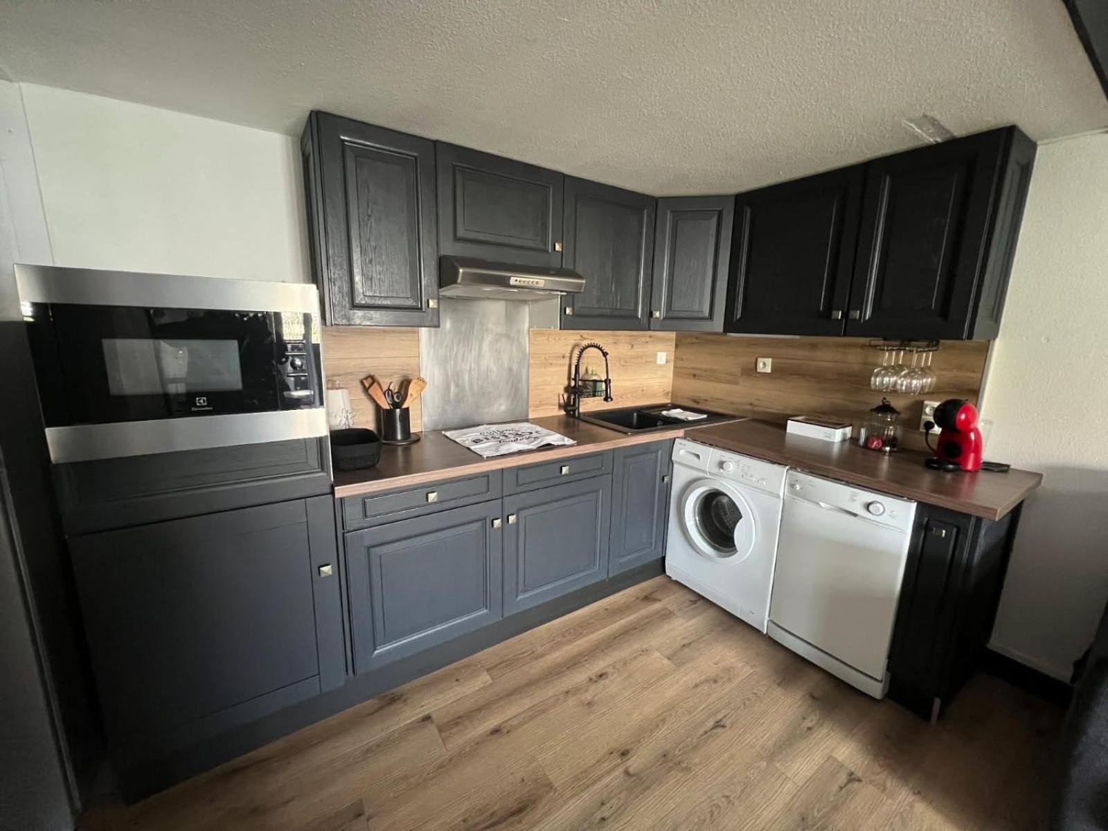 Kitchen or kitchenette