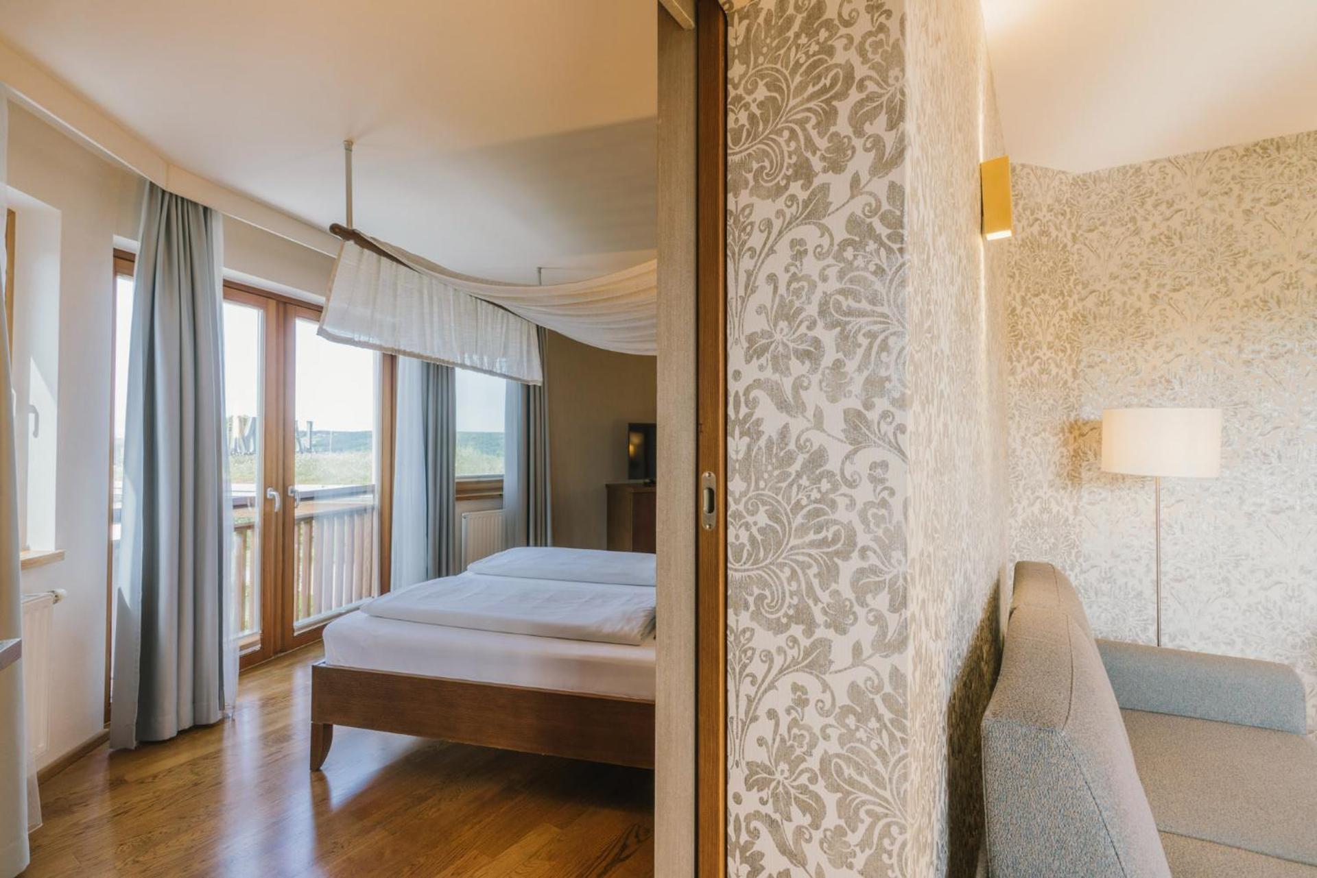 Deluxe Suite with Spa Bath