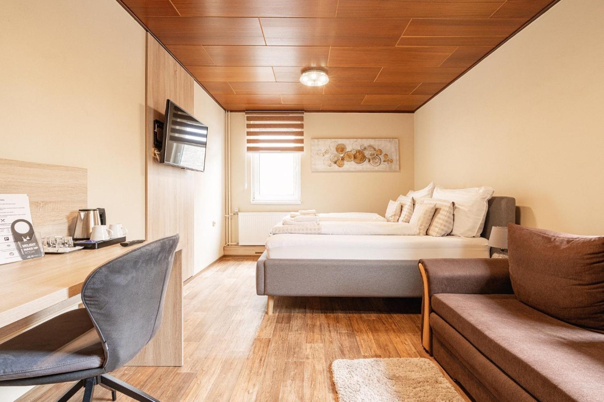 RESTAURACE A PENZION U DOUBKŮ