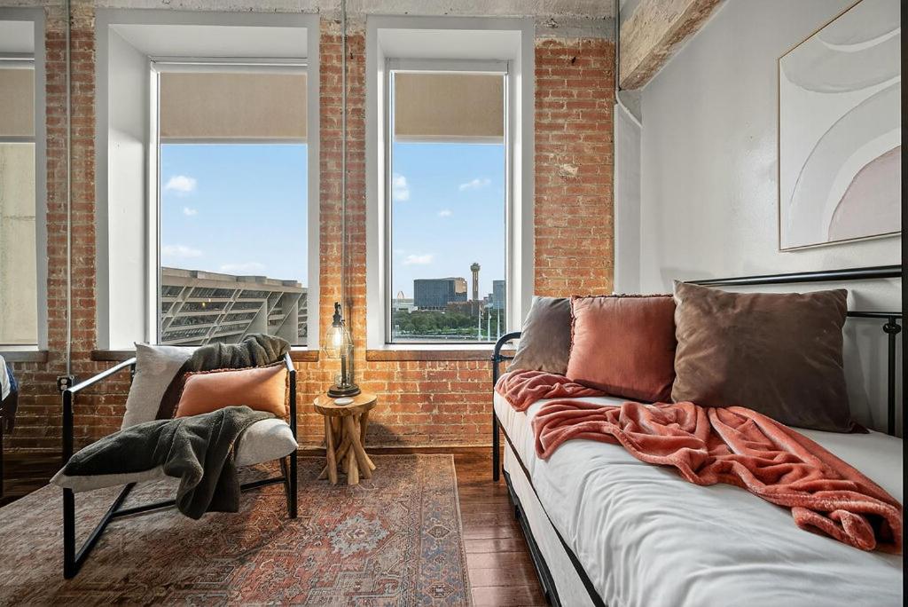 Loft in Downtown Dallas with Skyline views