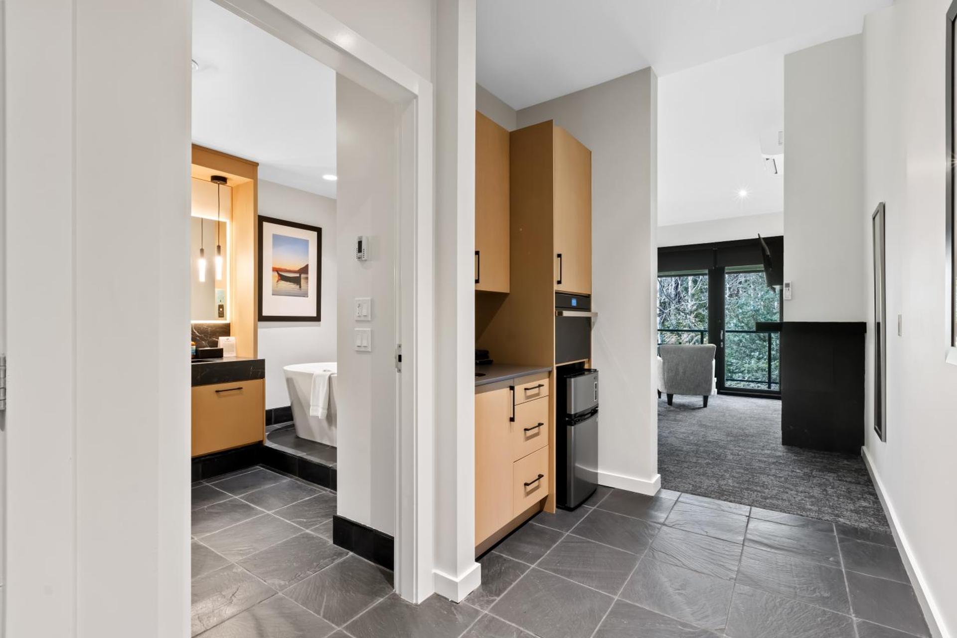 King Studio - Partial View