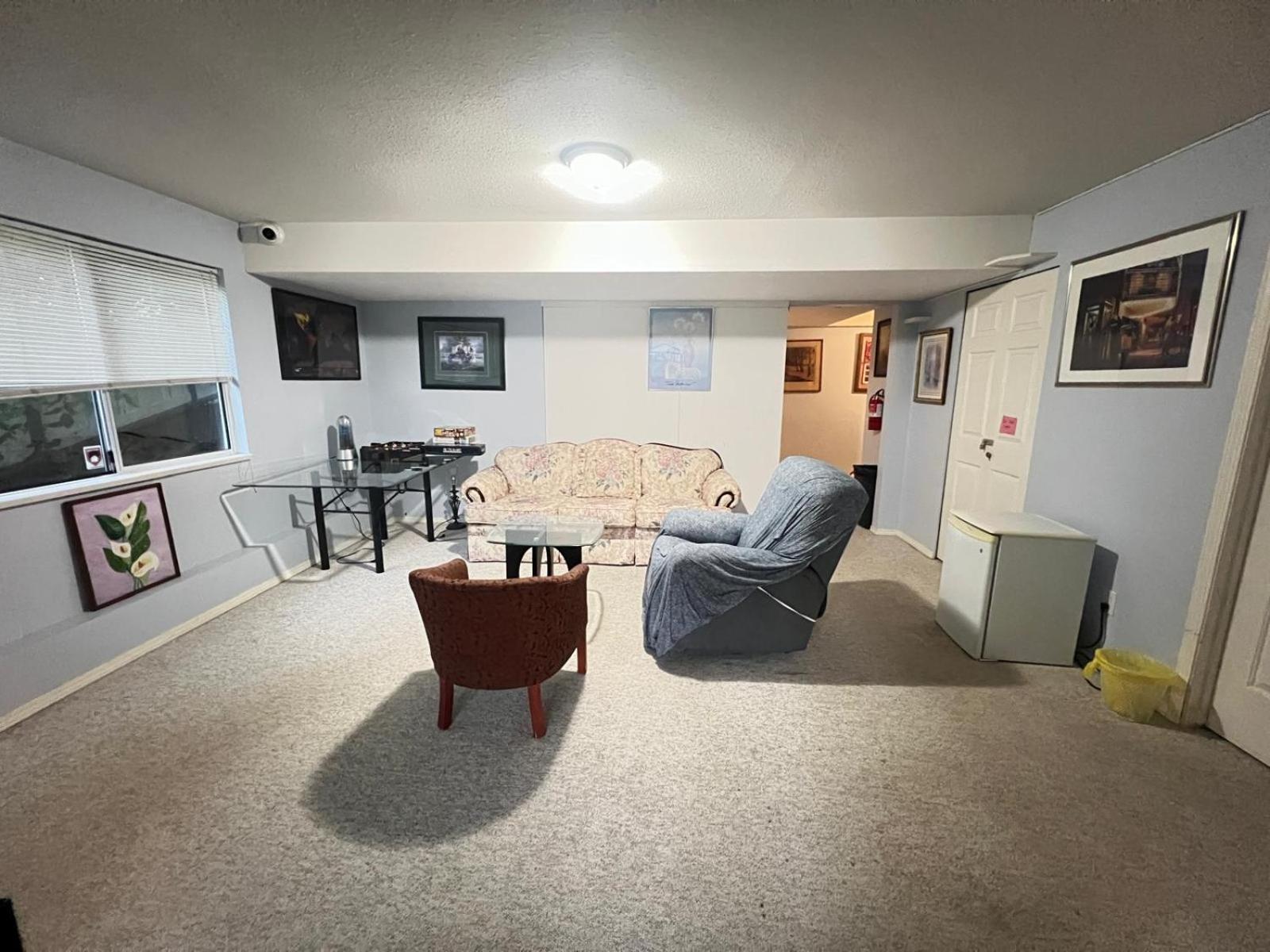 Communal lounge/ TV room