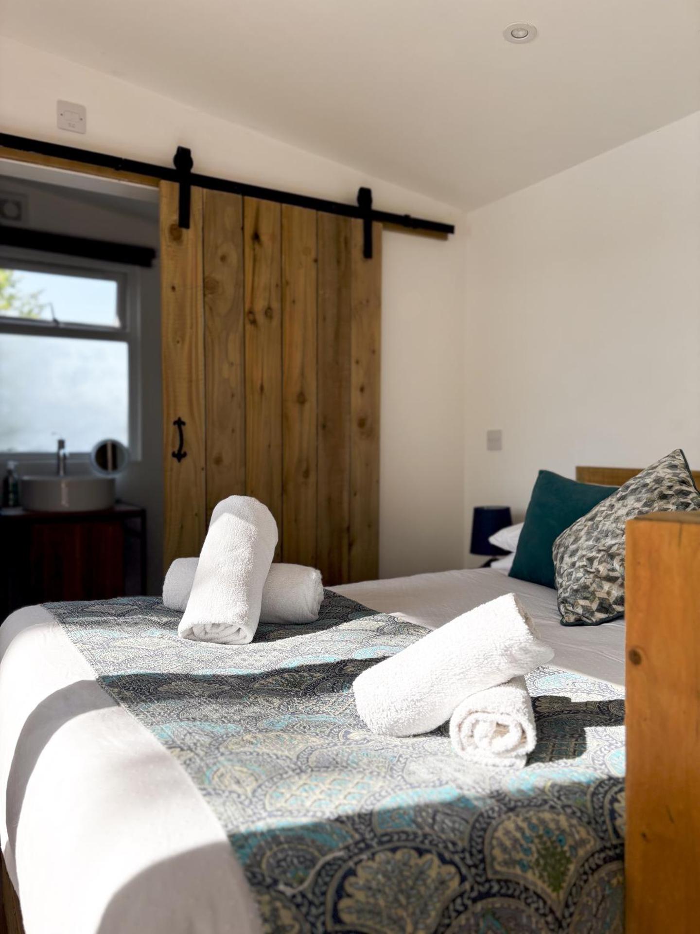 Lakeside Lodge- 'Swallow'