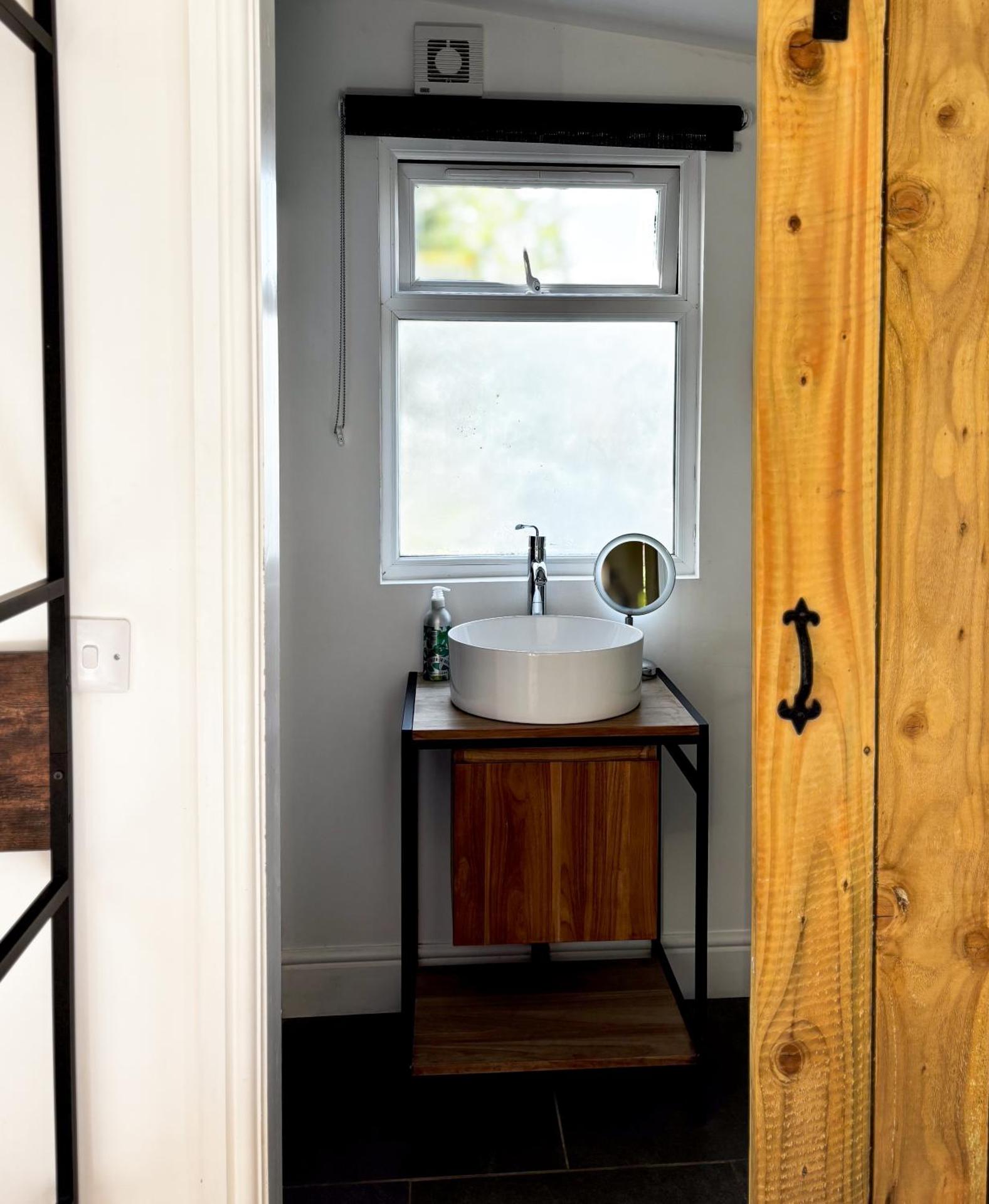 Lakeside Lodge- 'Swallow'