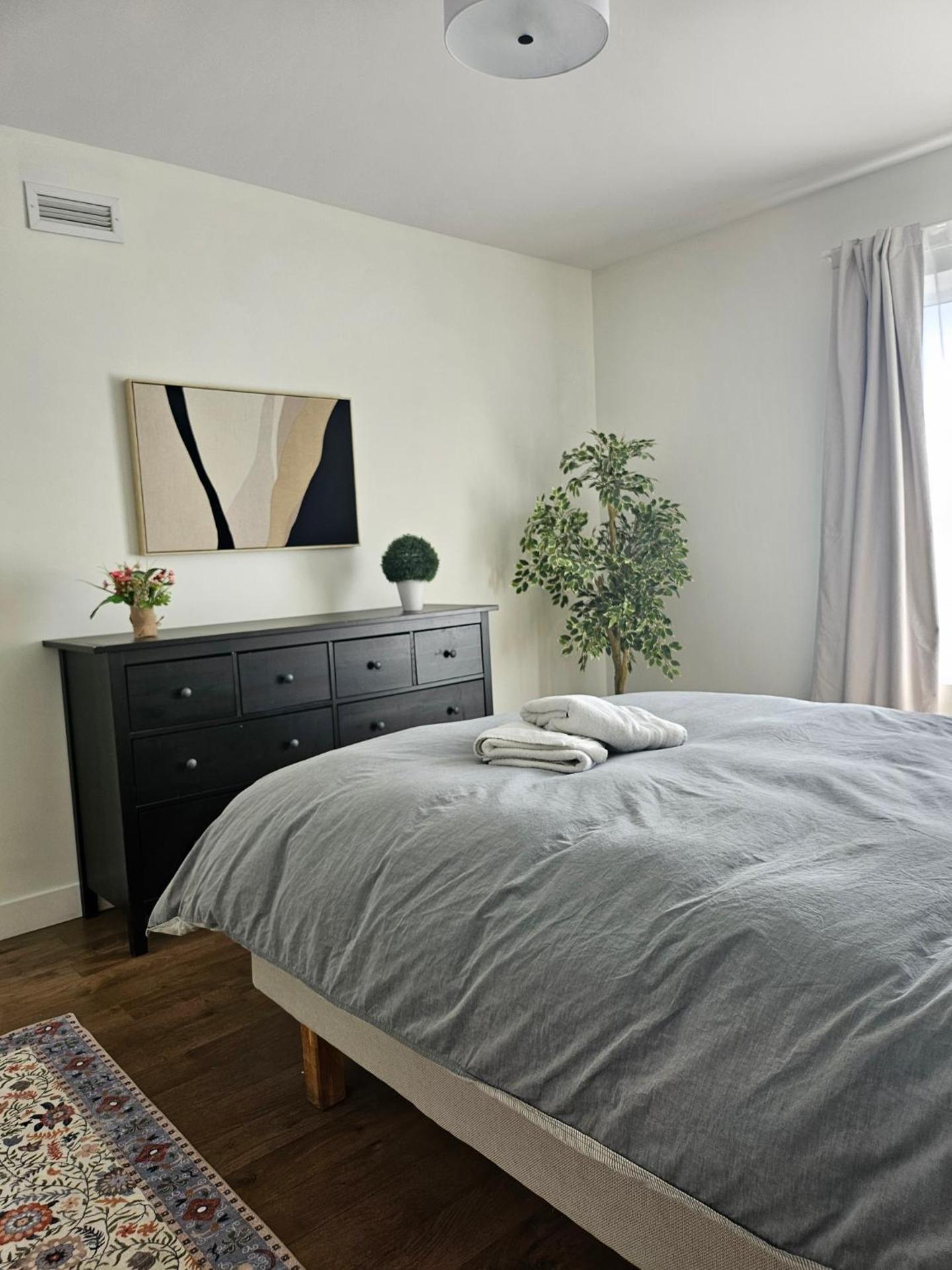 Le Mont-Royal Sky by HomeInMontreal