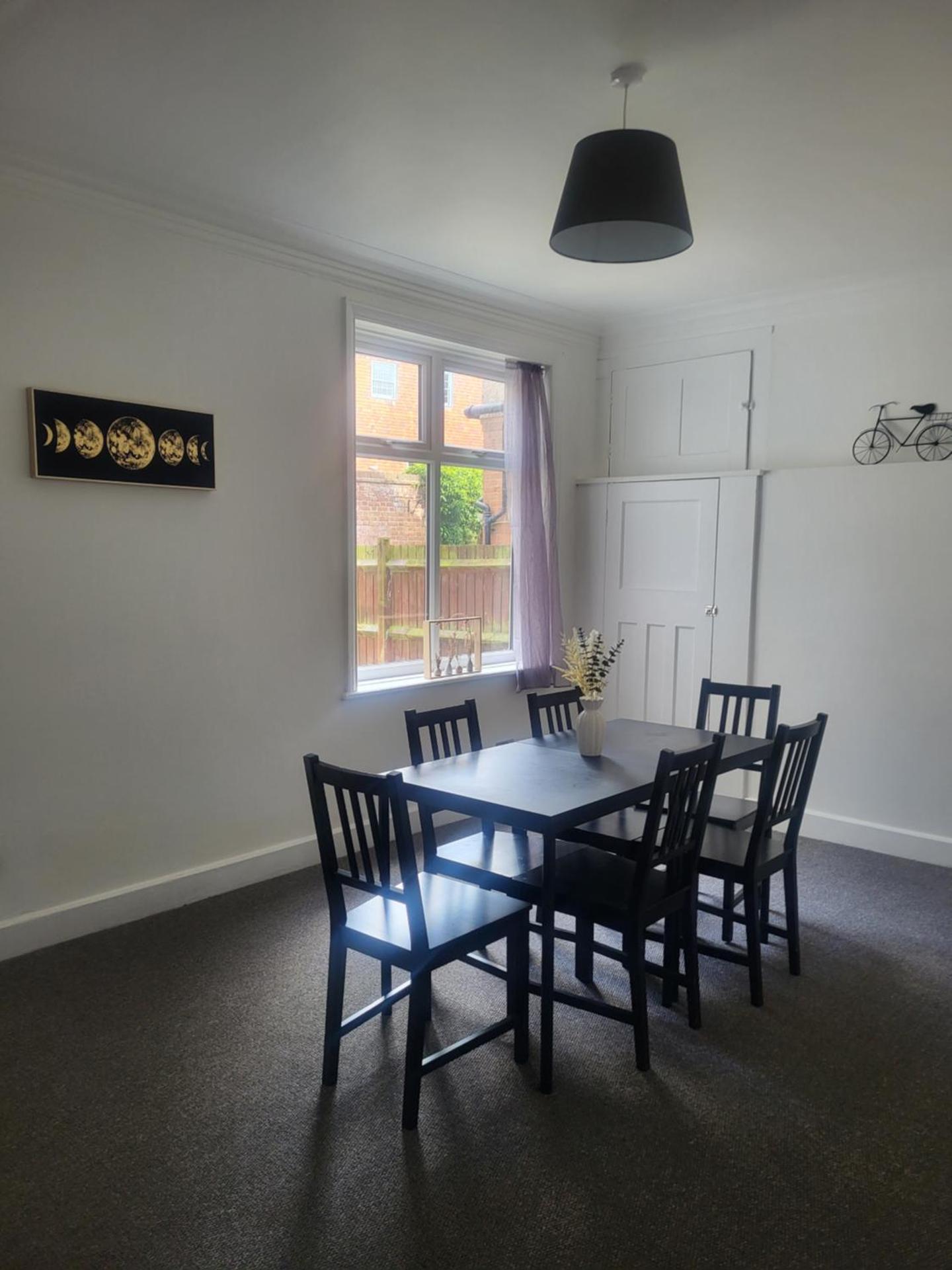 Relaxing Seaside Stay 3-Bed Home Minutes from Hythe Beach