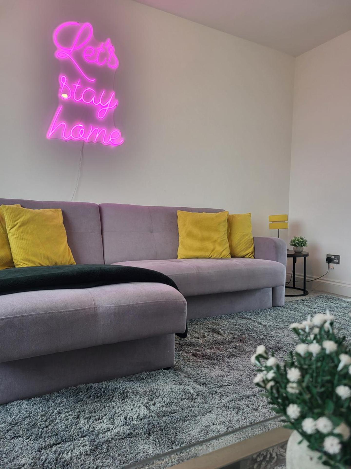 Stunning 4-Bed Beachfront Home Sea Views in Dymchurch