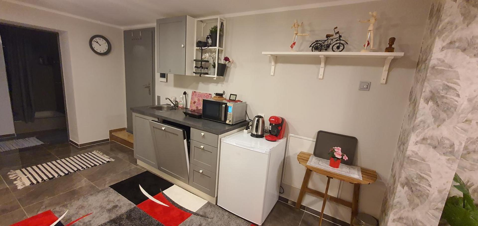 Ferienwohnung mit Innenpool 28-30 Grad, Garten, und Terasse