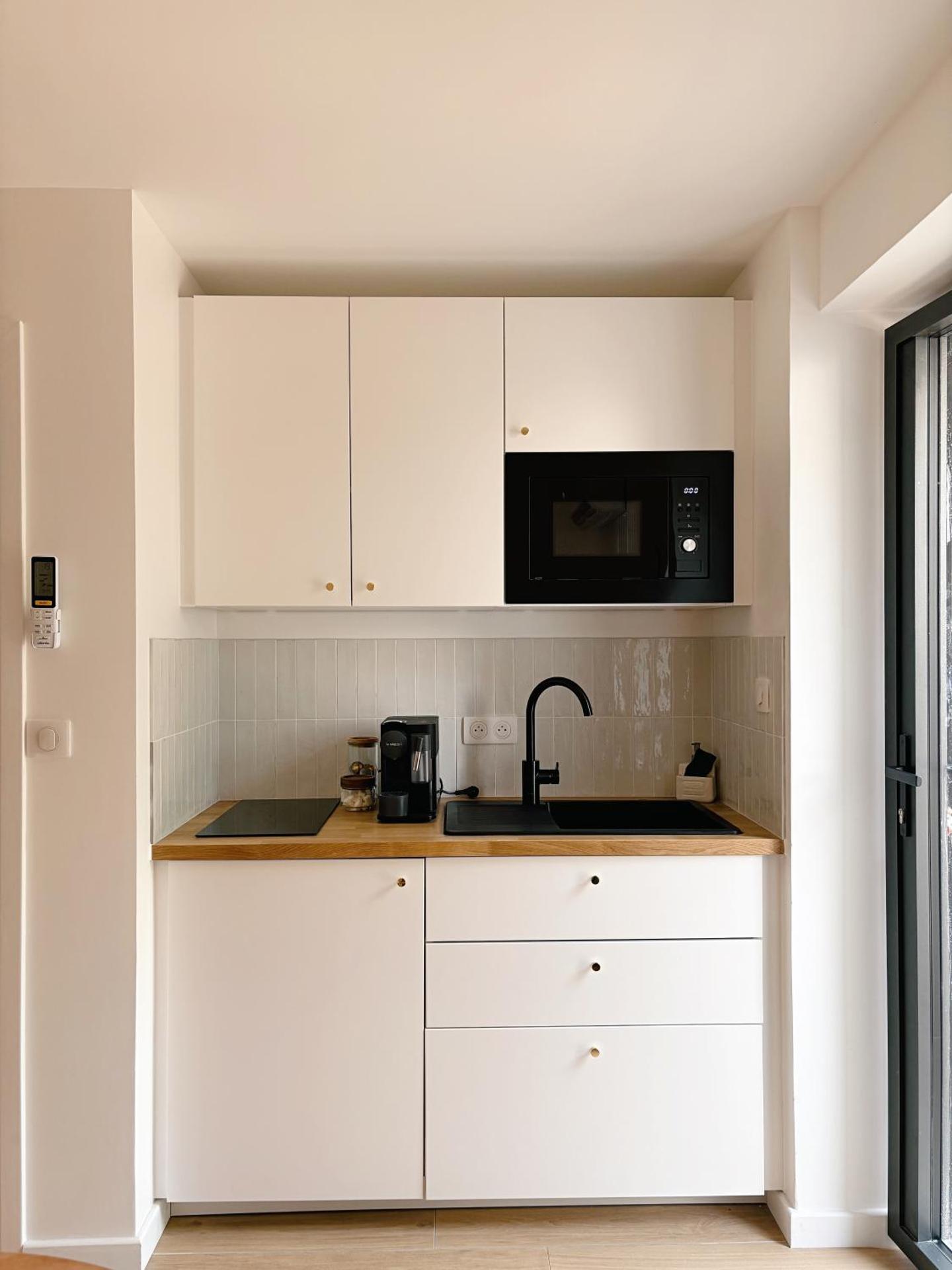 Kitchen or kitchenette
