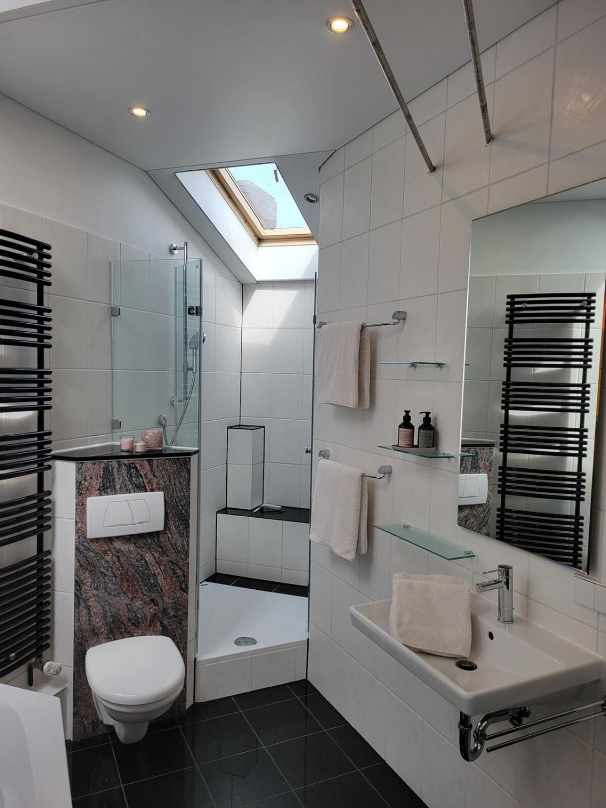 Helle gemütliche DG Wohnung, 88qm, klimatisiert