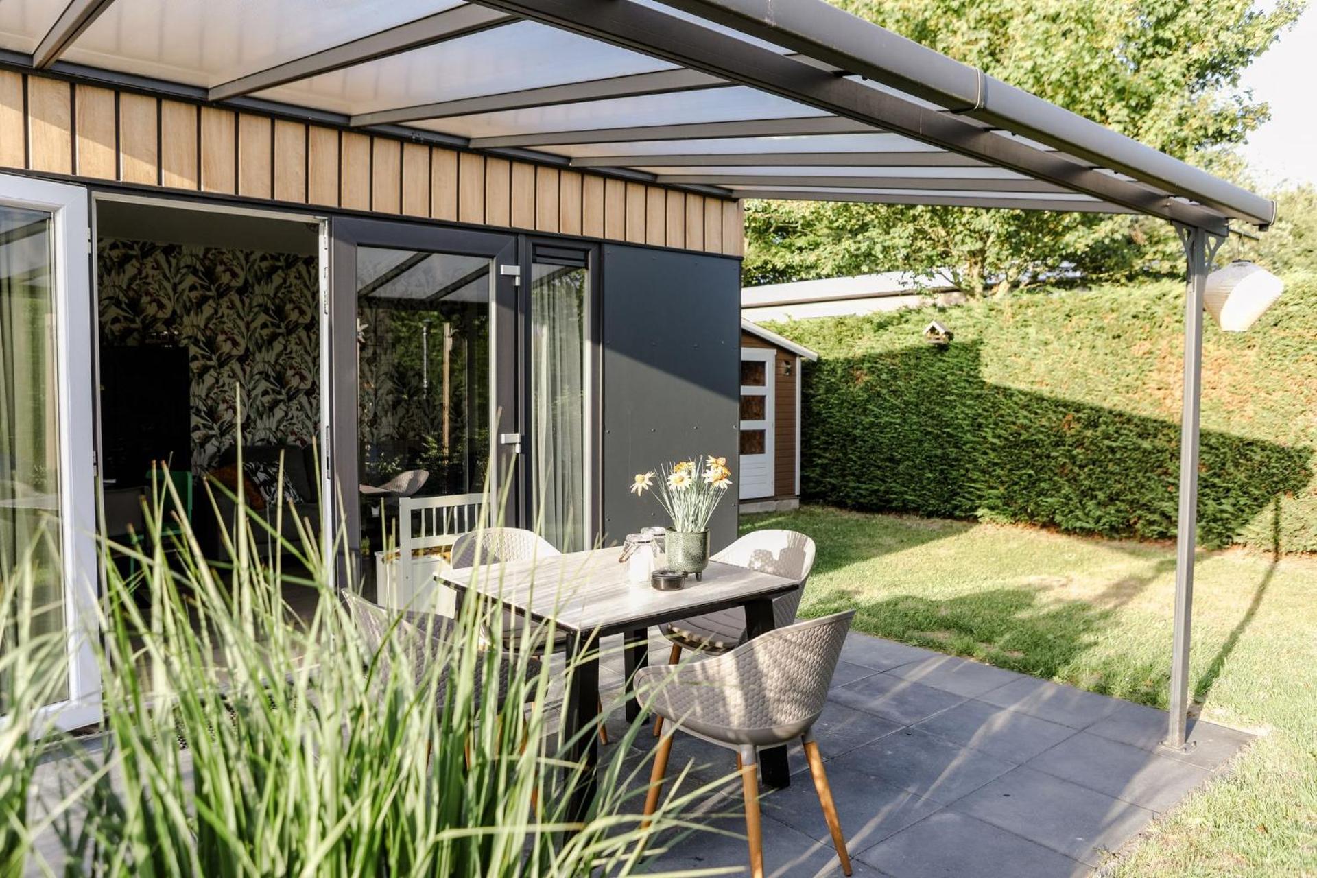 Fijn chalet vlakbij Zeeuwse kust, op familiepark VP047