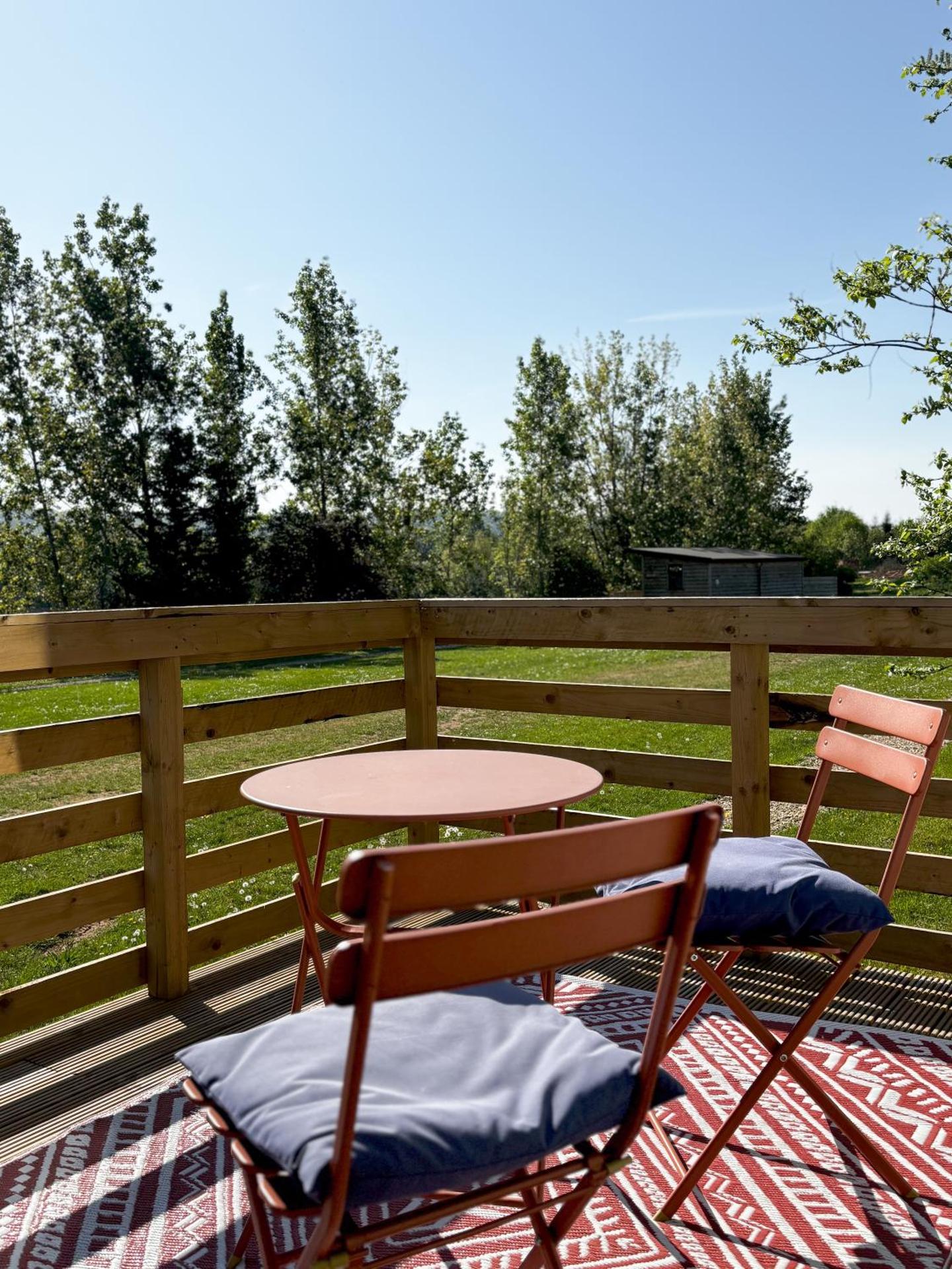 'Swan' Lakeview Lodge