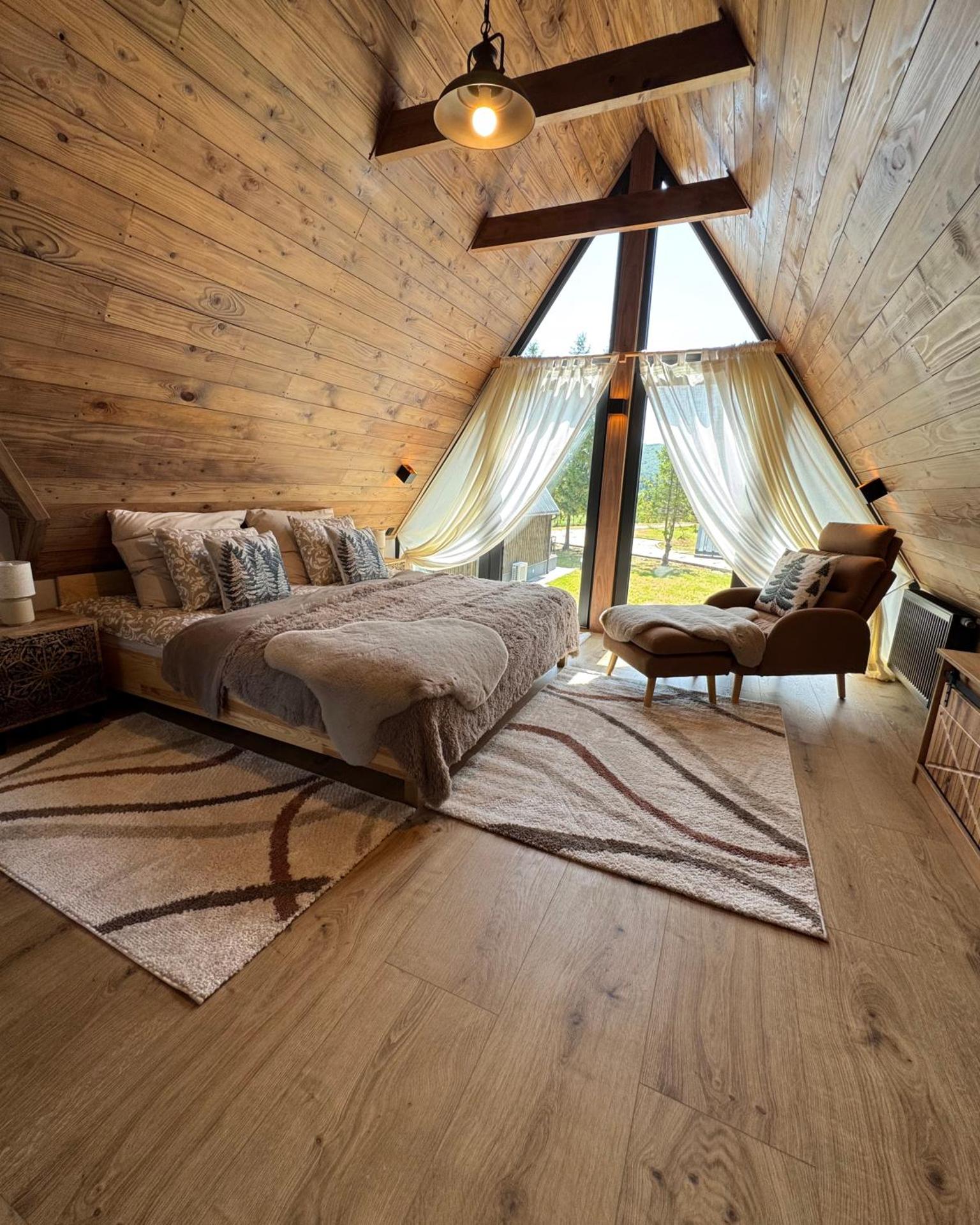 Grzeszne Chatki - Smerek