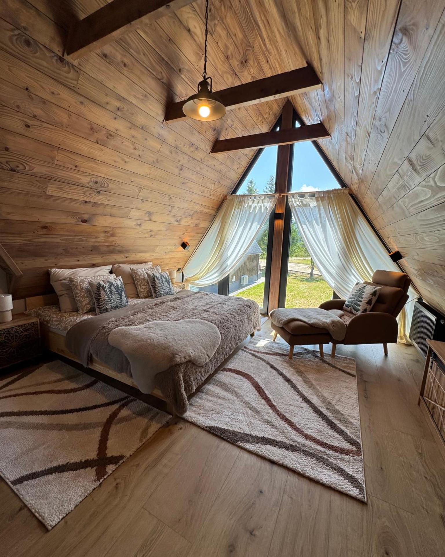 Grzeszne Chatki - Smerek