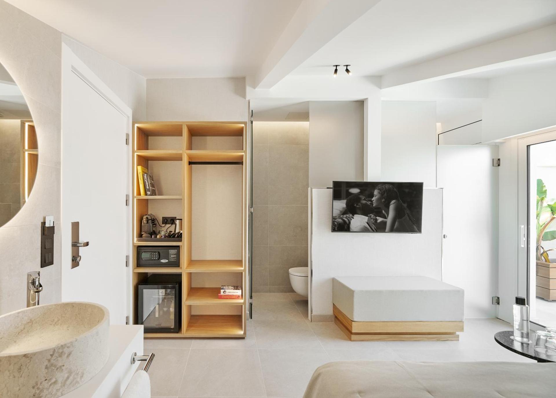 Photo of the whole room