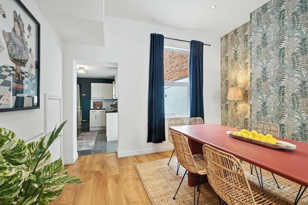 Central Belfast Apartments - Queen's Residence