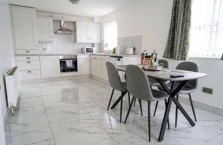 The peace bridge apartment