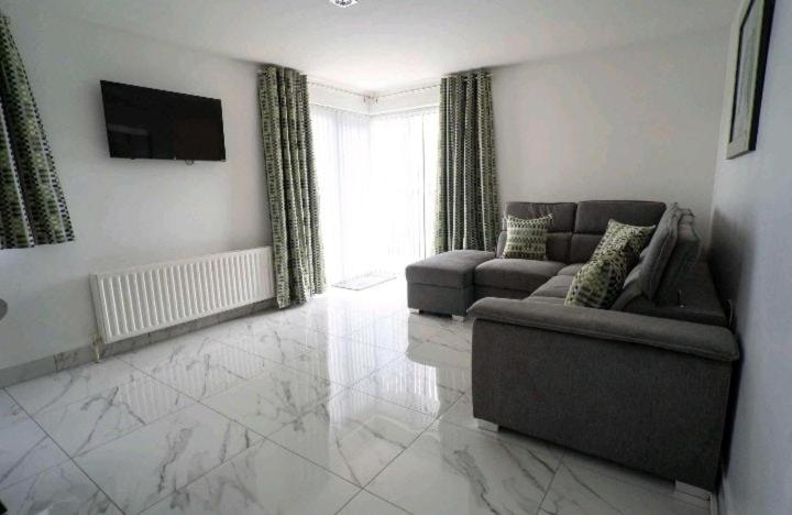 The peace bridge apartment