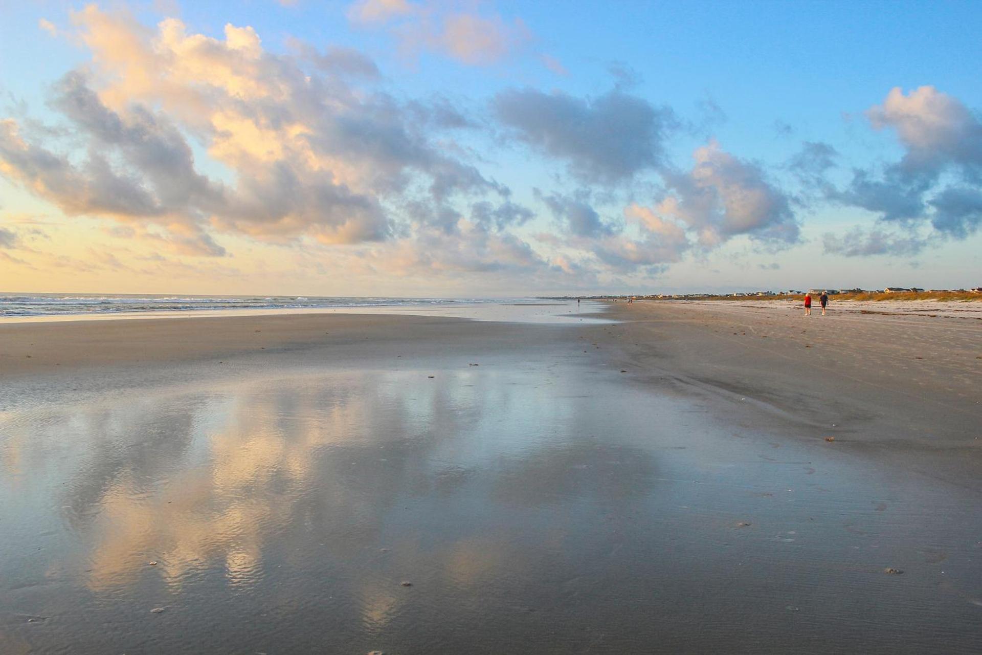 Dog-Friendly Home with Beach Access & Deck - Snowbirds Welcome