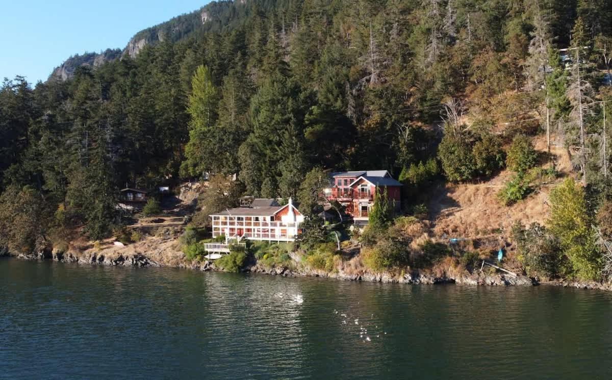 Salishan Tree House Suite by EMR Vacation Rentals