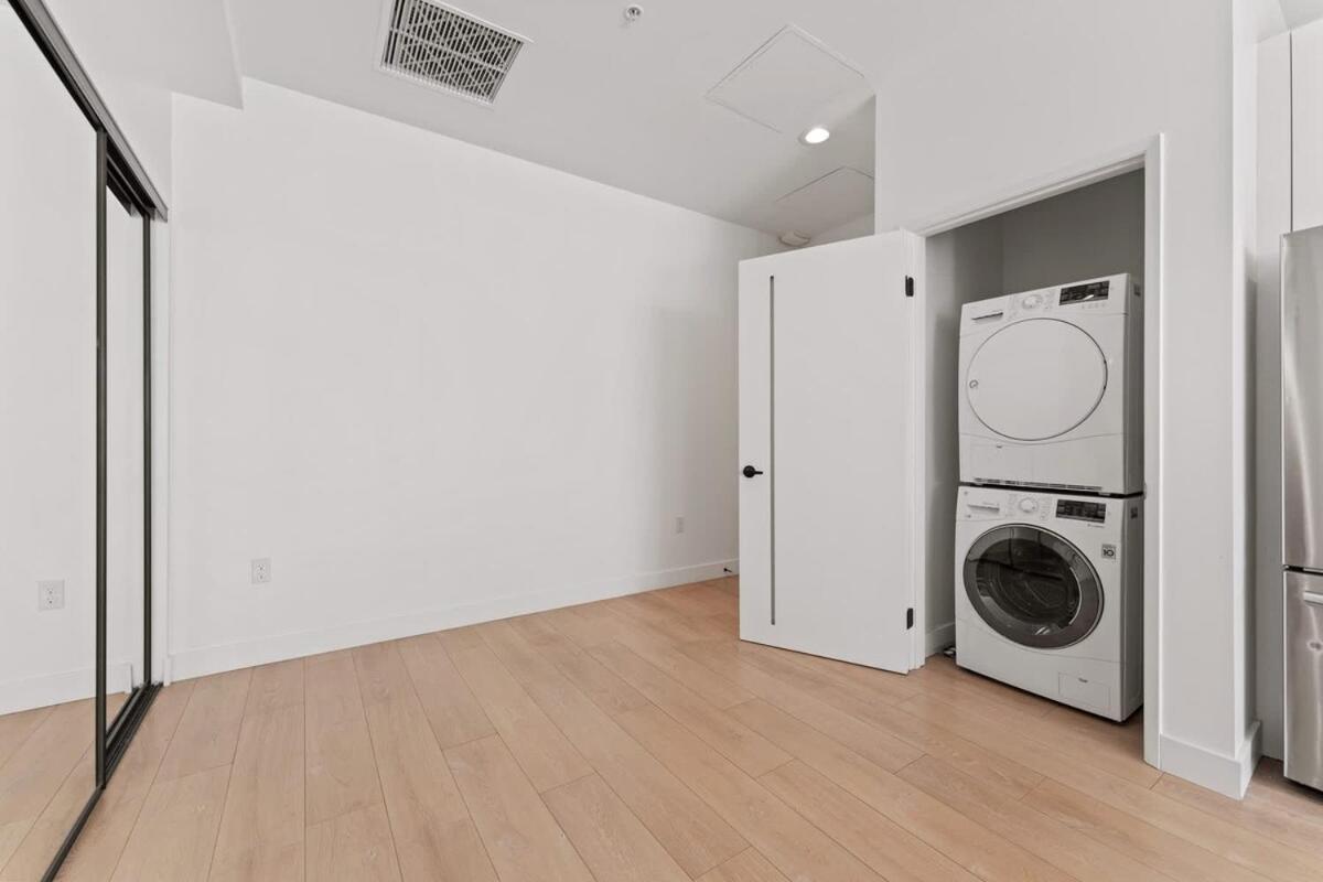 Chic Urban Retreat in LA- 2B1B Apartment