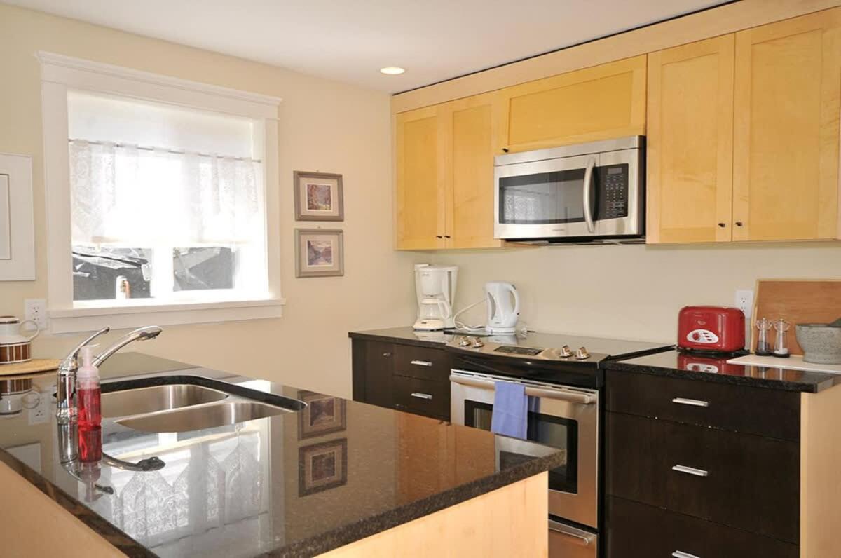 Heron View Cottage by EMR Vacation Rentals