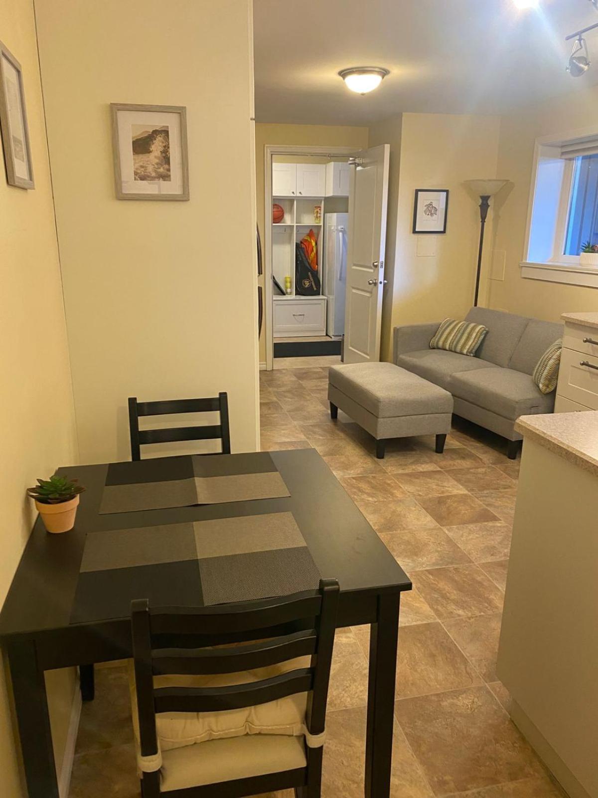 Ravens Nest Cozy Lower One Bedroom Suite