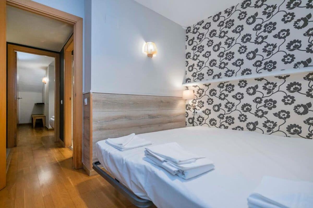 The Collection Barcelona - Bright and modern Duplex with terrace in Eixample district P2